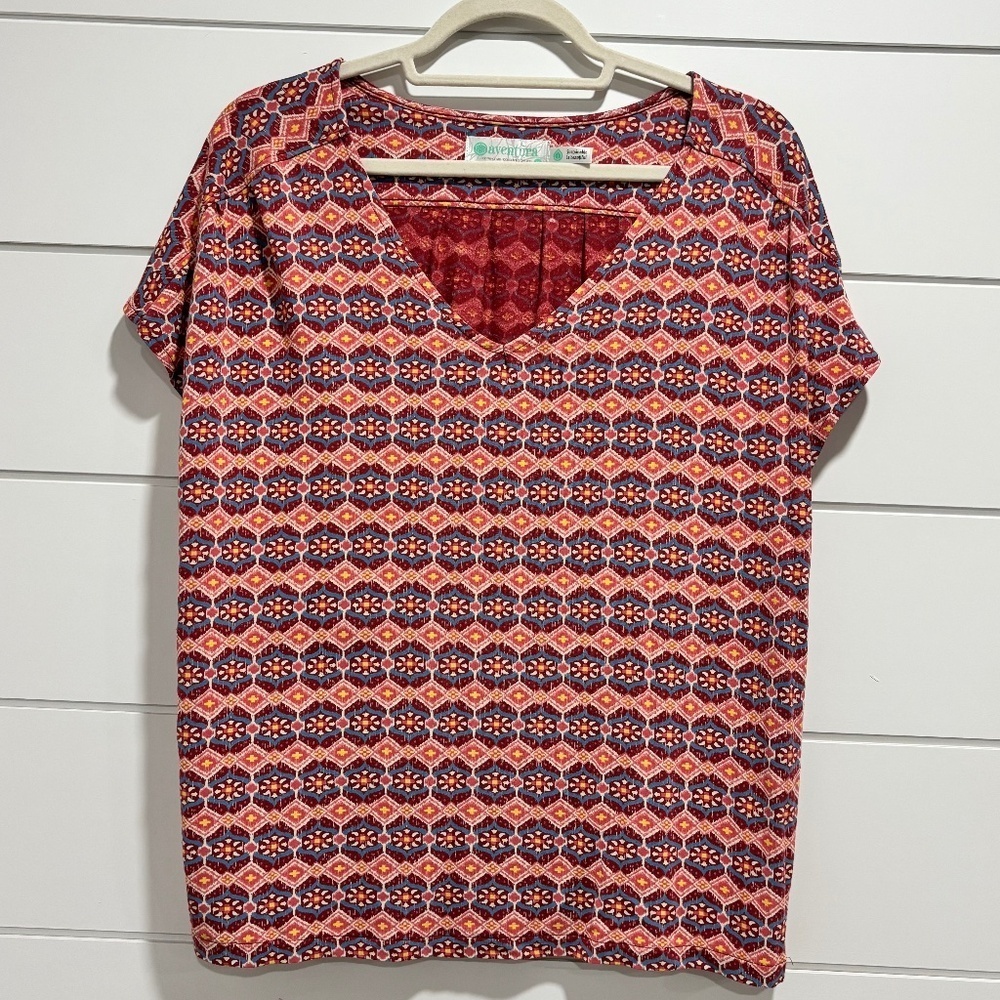 Aventura (REI) women's Spectra top graphic pattern made in India t-shirt size M